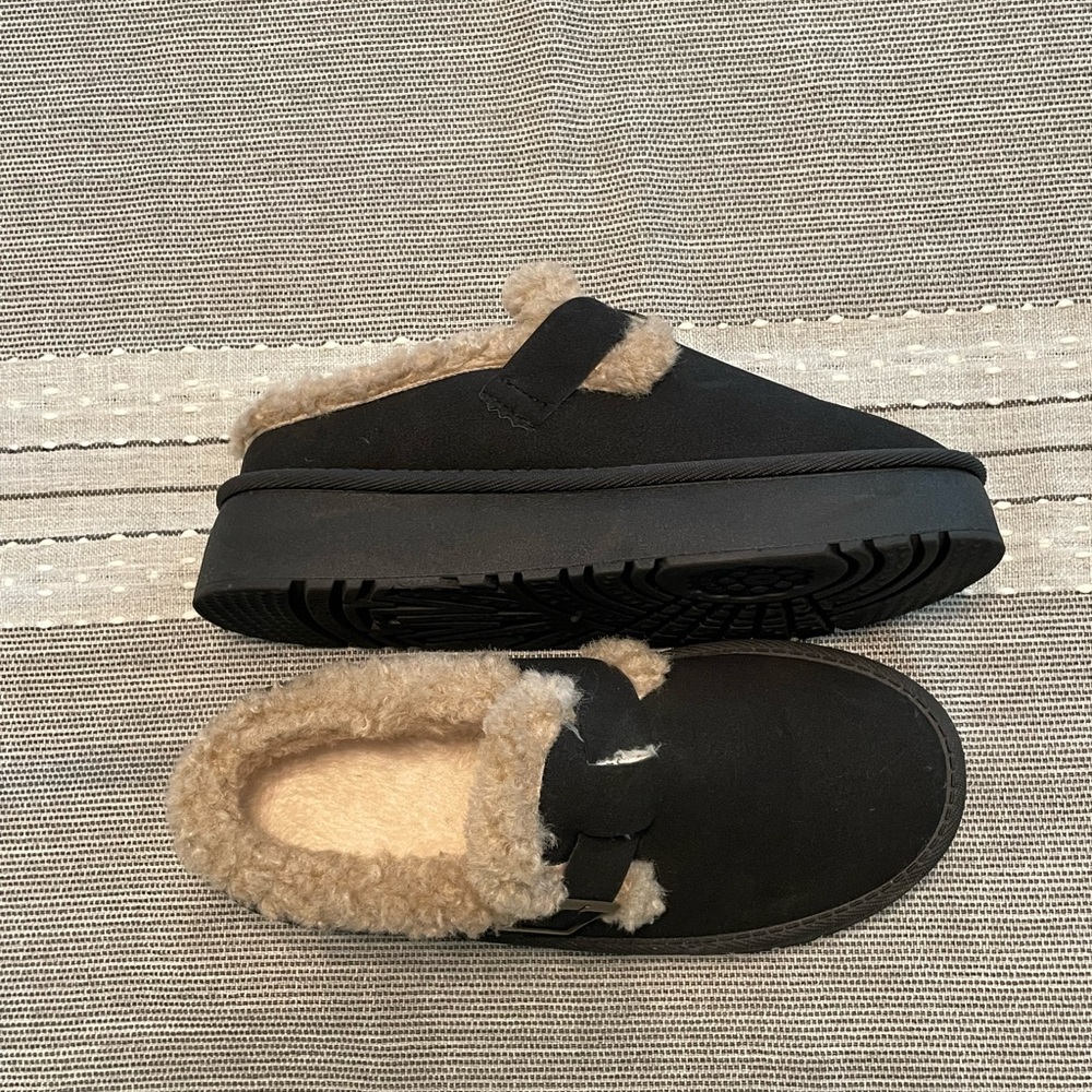 Cozy Black Shoes with Faux Fur Lining